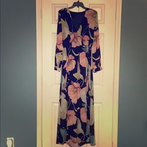Fun long sleeve floral print maxi dress!